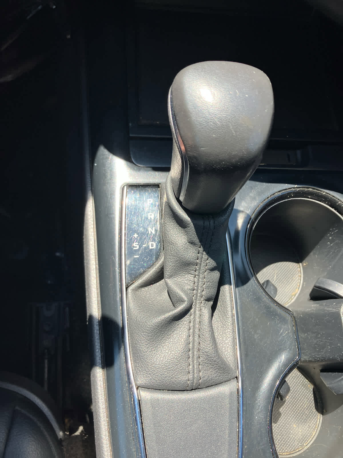 Used 2020 Toyota Camry SE w/ Carpet Mat Package FWD image 13