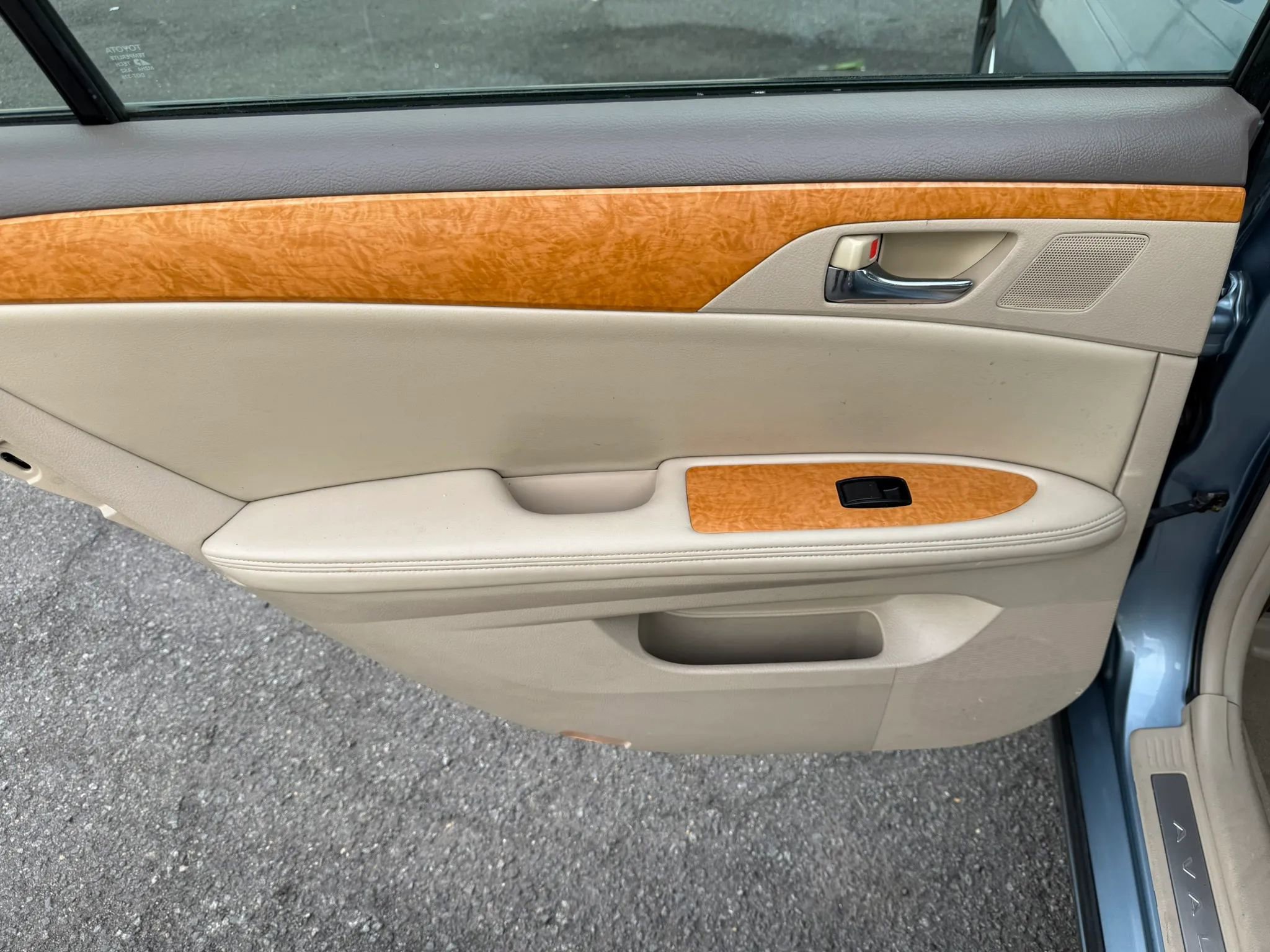 Used 2005 Toyota Avalon XLS FWD image 24
