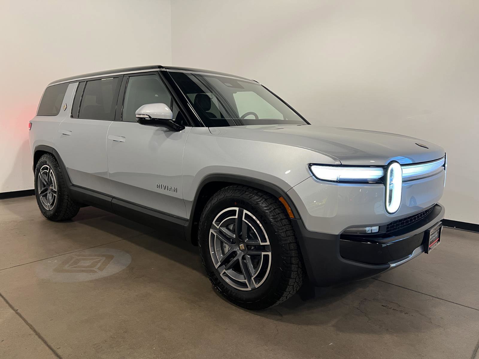 Used 2026 Rivian R1S Adventure AWD/4WD image 1