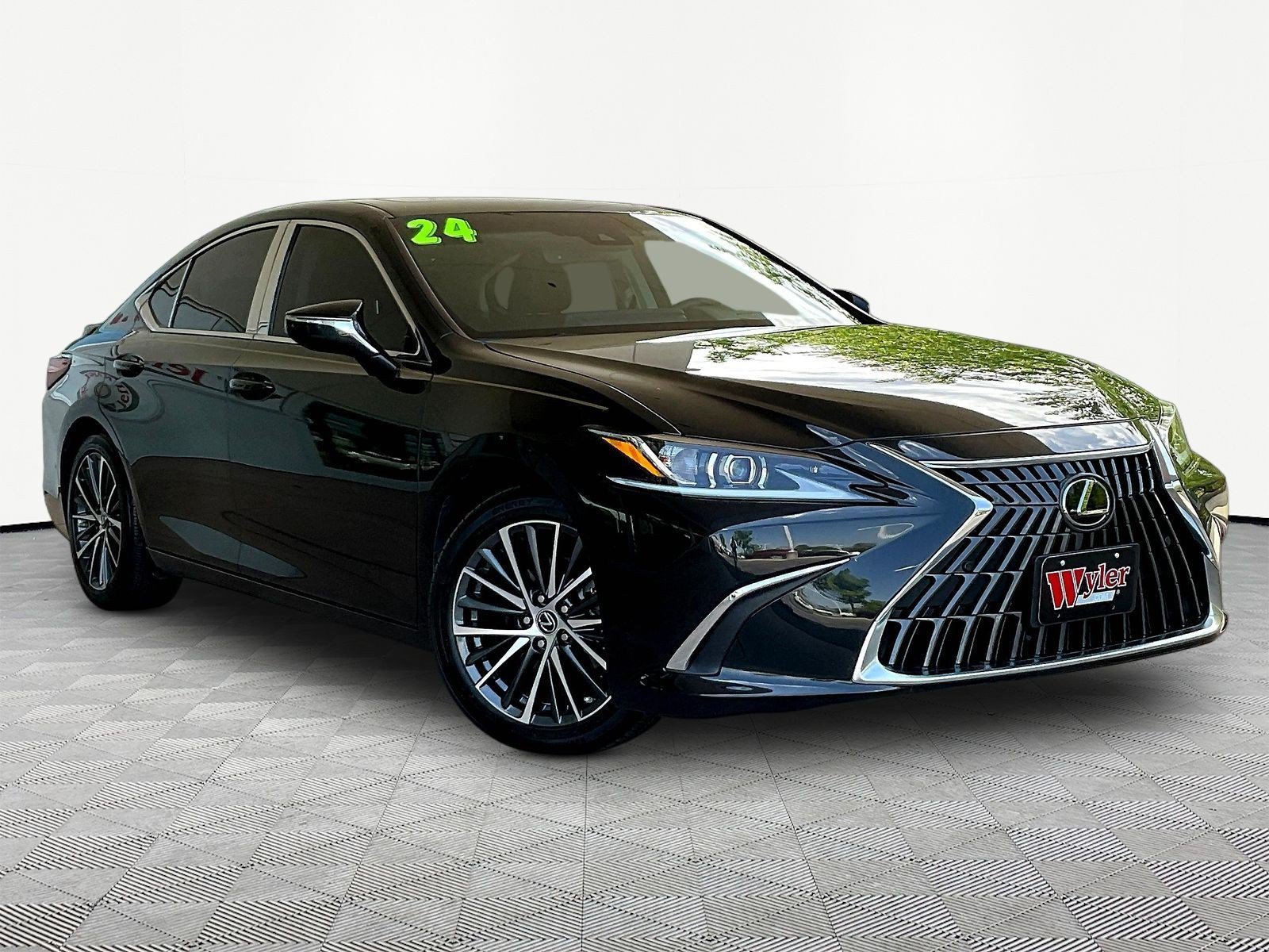 Used 2024 Lexus ES 350 w/ Premium Package FWD image 3