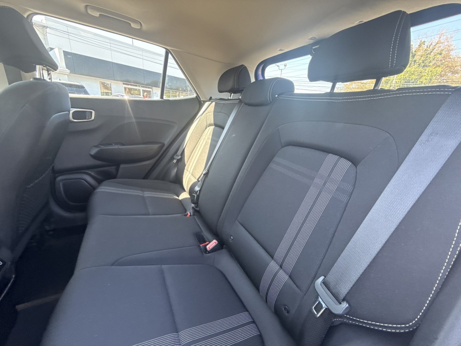 Used 2025 Hyundai Venue SEL FWD image 27