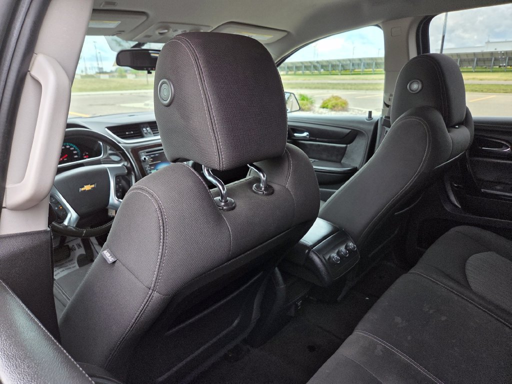 Used 2015 Chevrolet Traverse LT AWD/4WD image 32