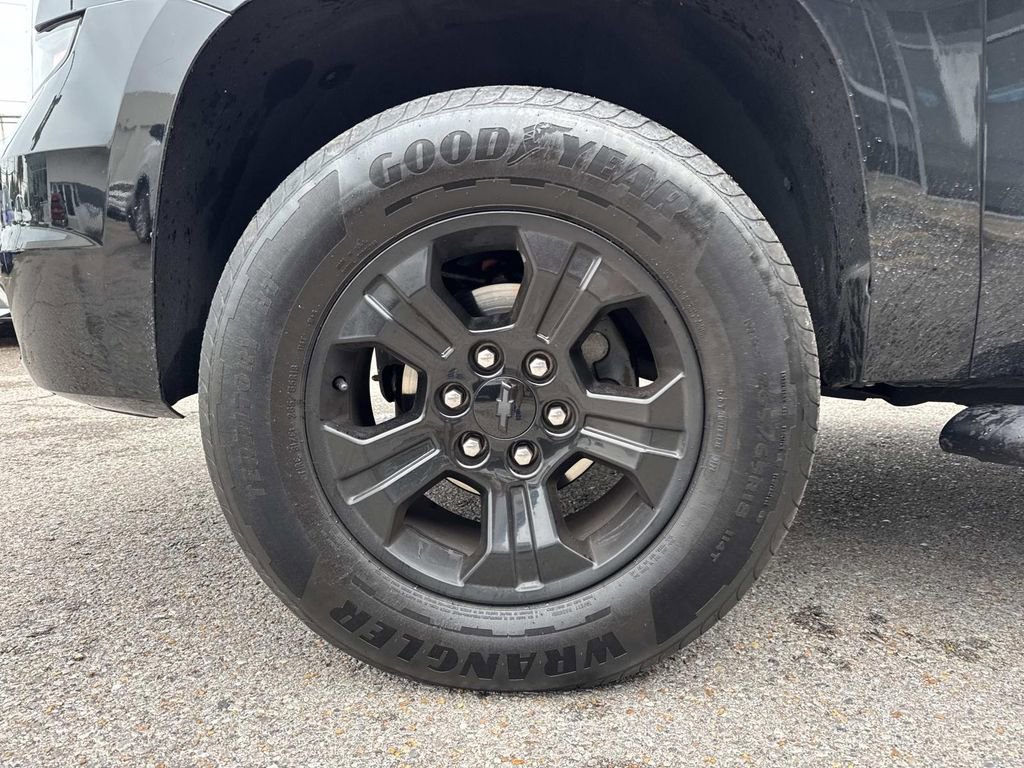 Used 2018 Chevrolet Suburban LT AWD/4WD image 5
