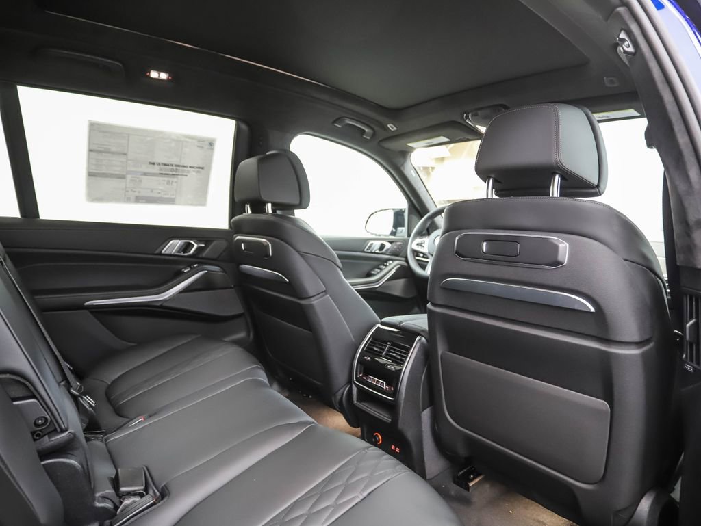 Used 2025 BMW X7 M60i image 27