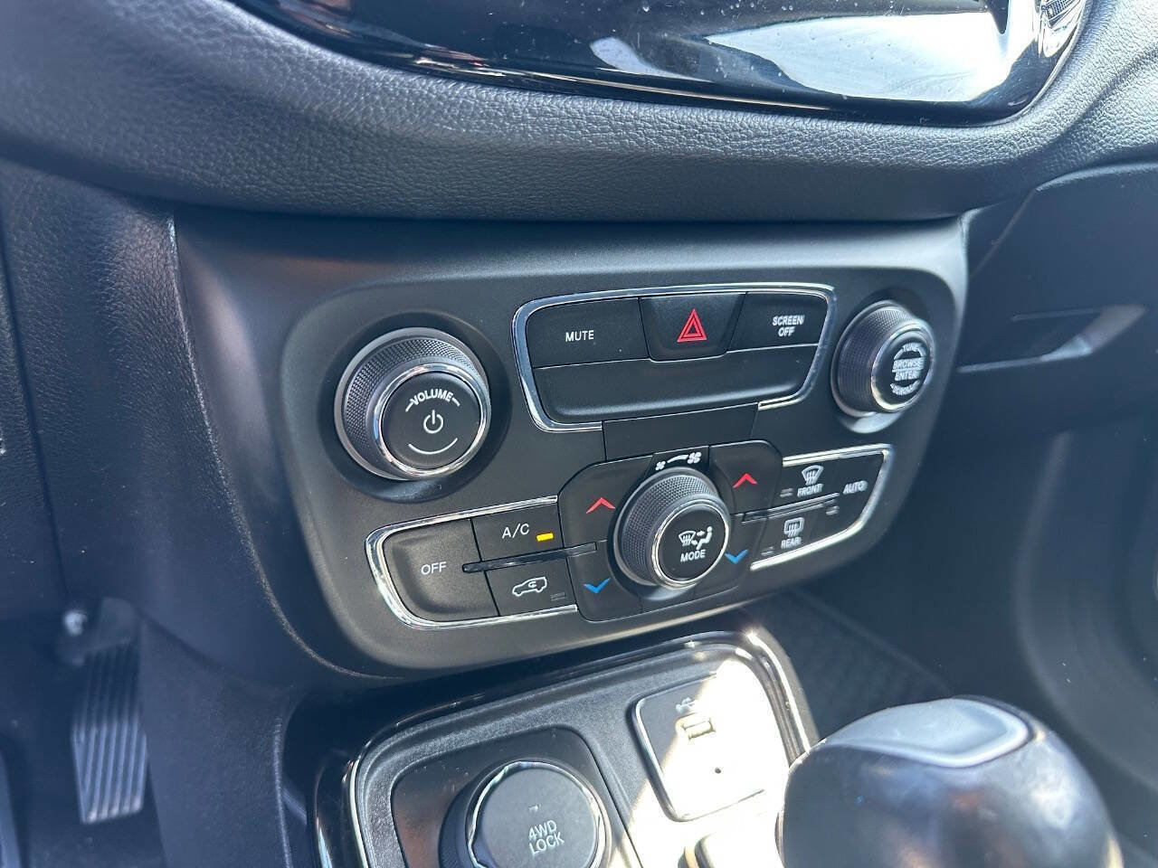 Used 2020 Jeep Compass Latitude image 14