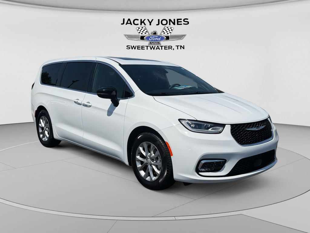 Used 2026 Chrysler Pacifica Limited FWD image 7