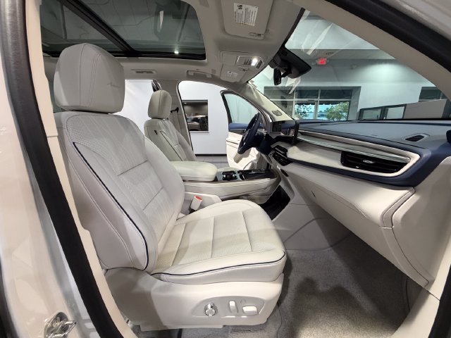 Used 2025 Buick Enclave Avenir w/ Super Cruise Package FWD image 9