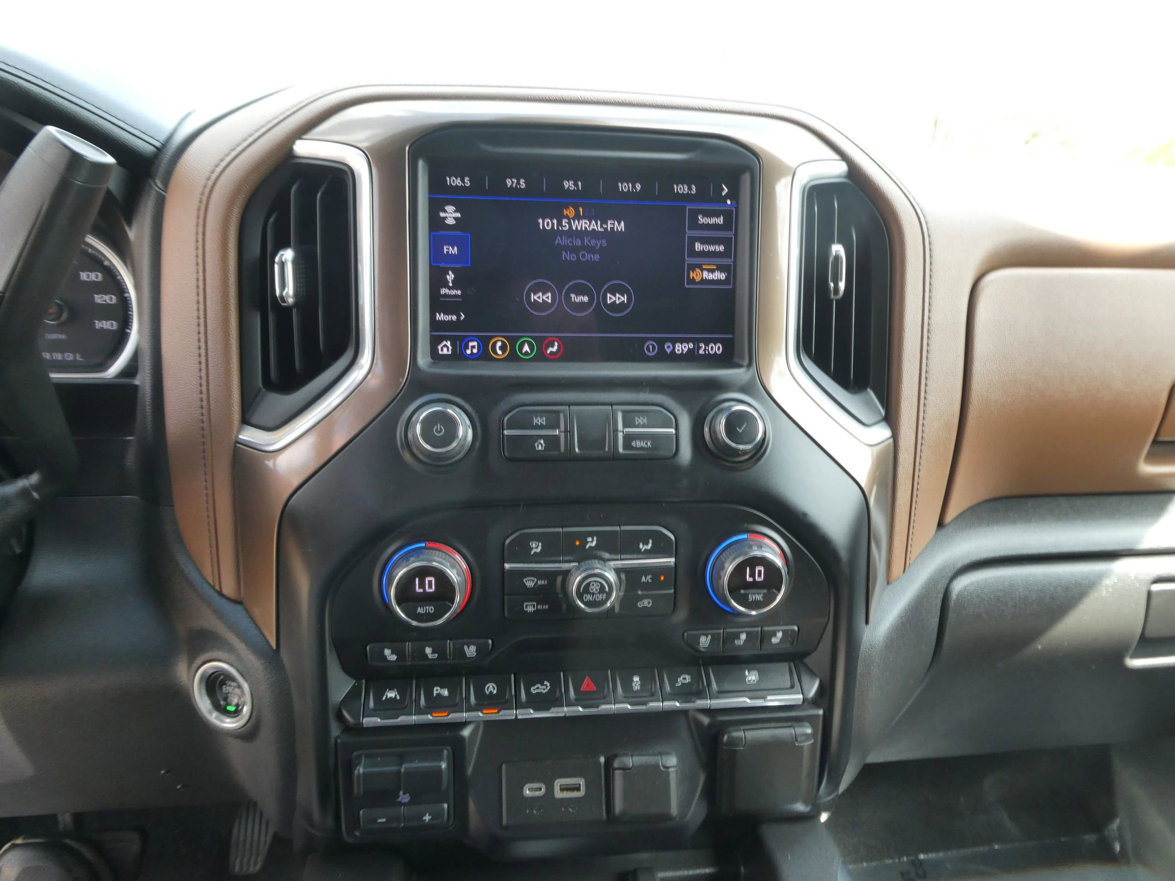 Used 2020 Chevrolet Silverado 1500 High Country w/ Technology Package AWD/4WD image 22