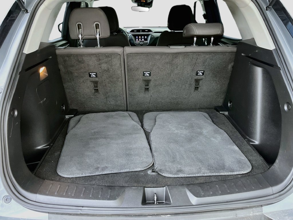 Used 2021 Chevrolet TrailBlazer LS w/ LPO, Blackout Package FWD image 23