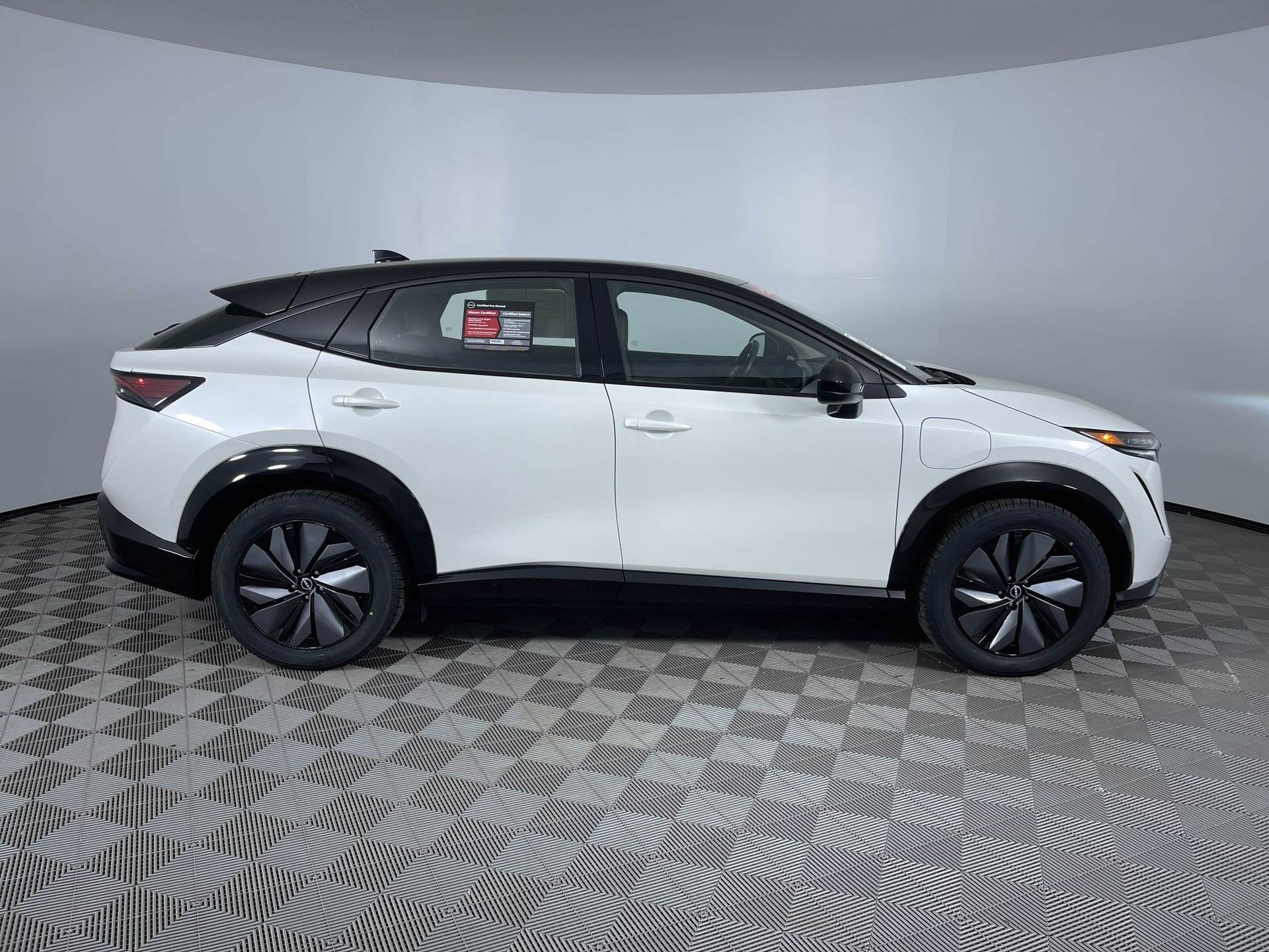 Certified 2023 Nissan Ariya AWD image 10