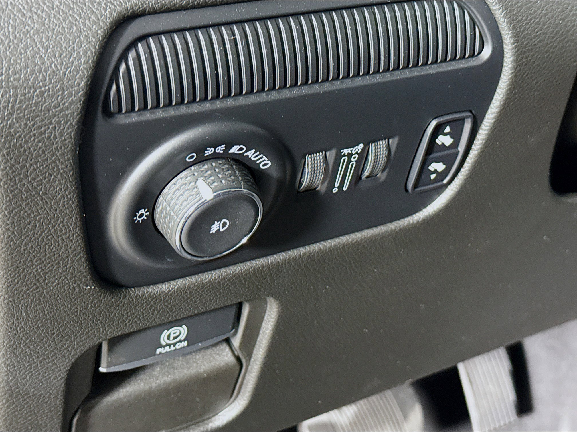 Used 2023 Jeep Wagoneer L Series II image 9