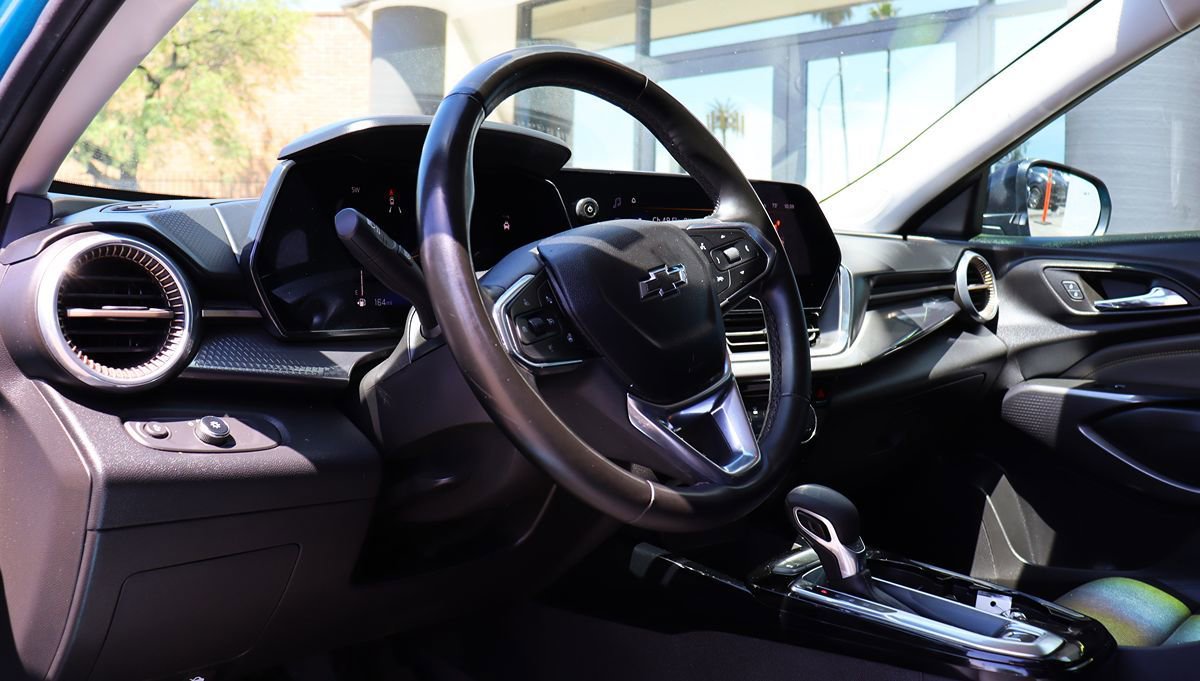 Used 2025 Chevrolet Trax ACTIV w/ Driver Confidence Package FWD image 39