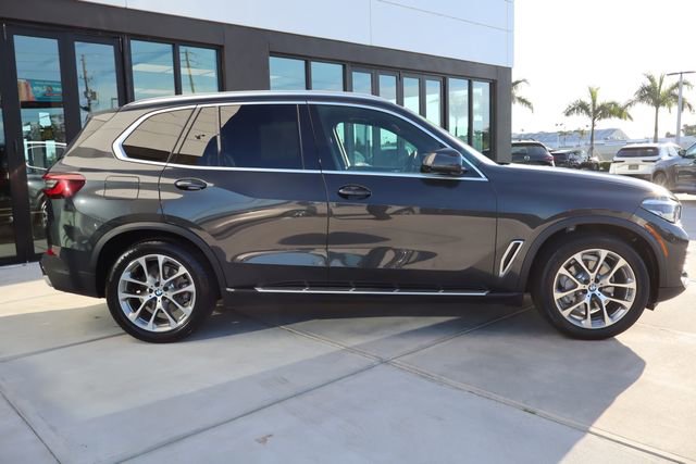 Used 2023 BMW X5 xDrive40i AWD/4WD image 2