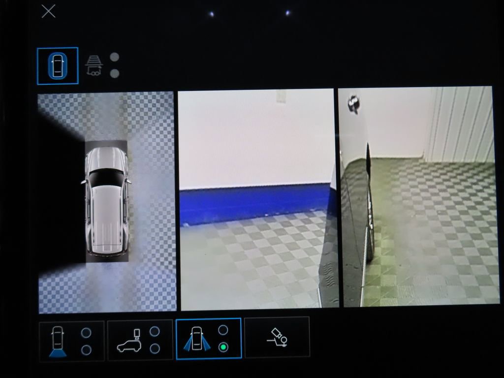 Used 2025 GMC Yukon Denali w/ Sun & Power Step Package image 19