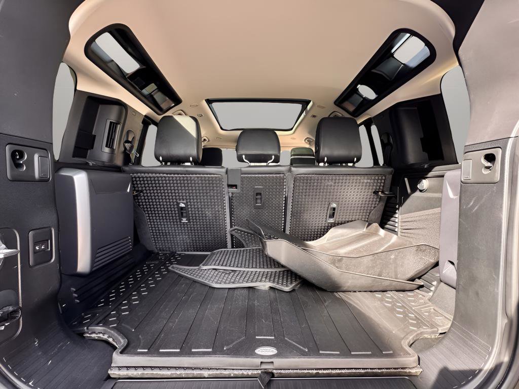 Used 2020 Land Rover Defender 110 SE image 26