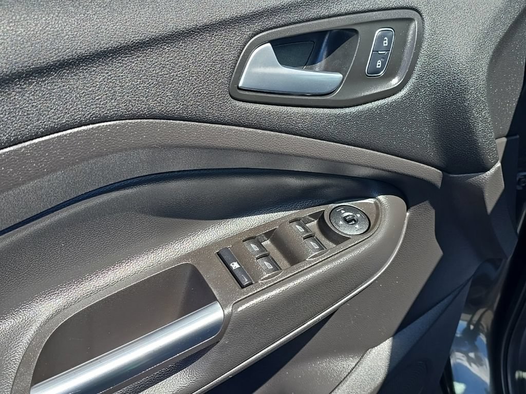 Used 2017 Ford Escape SE AWD/4WD image 6