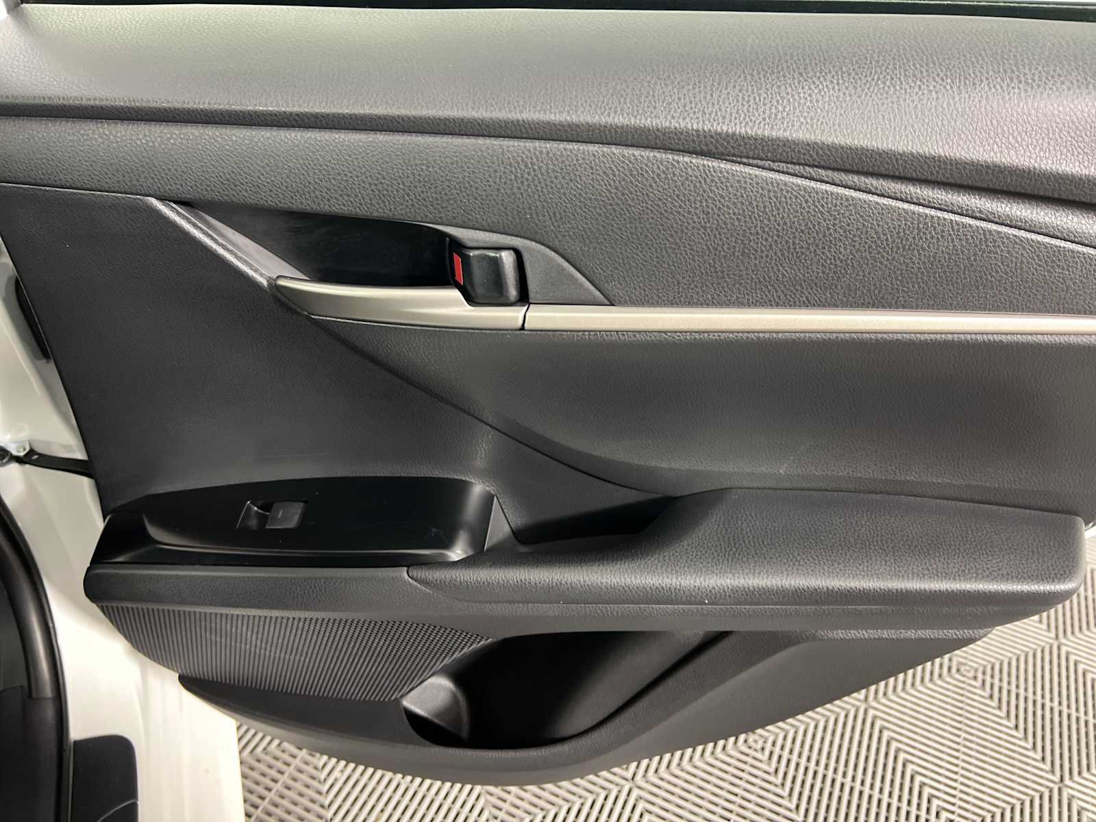 Used 2025 Toyota Camry LE FWD image 15