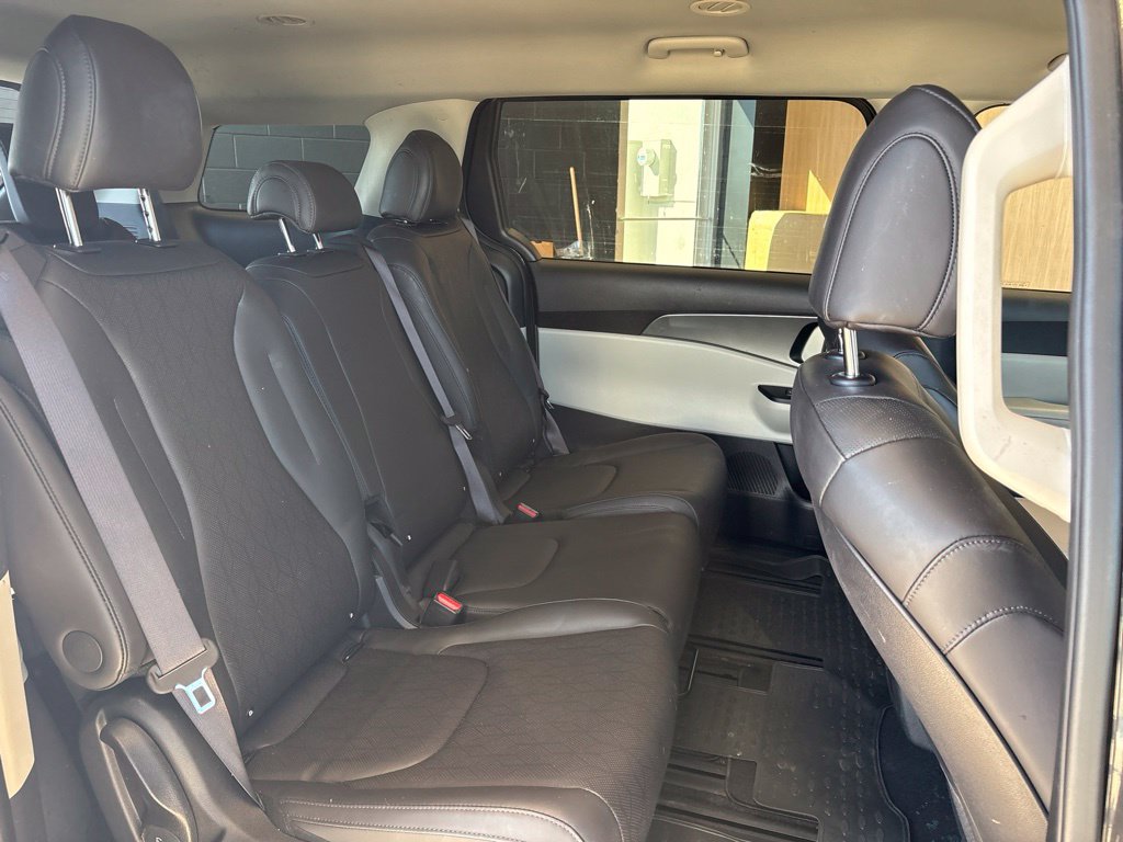 Certified 2024 Kia Carnival LX FWD image 22