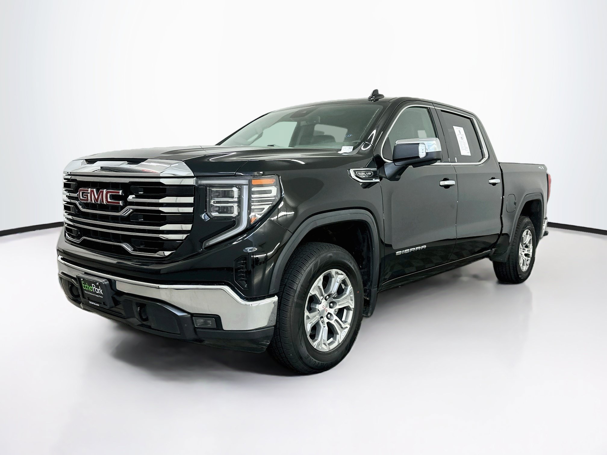 Used 2025 GMC Sierra 1500 SLT AWD/4WD image 3