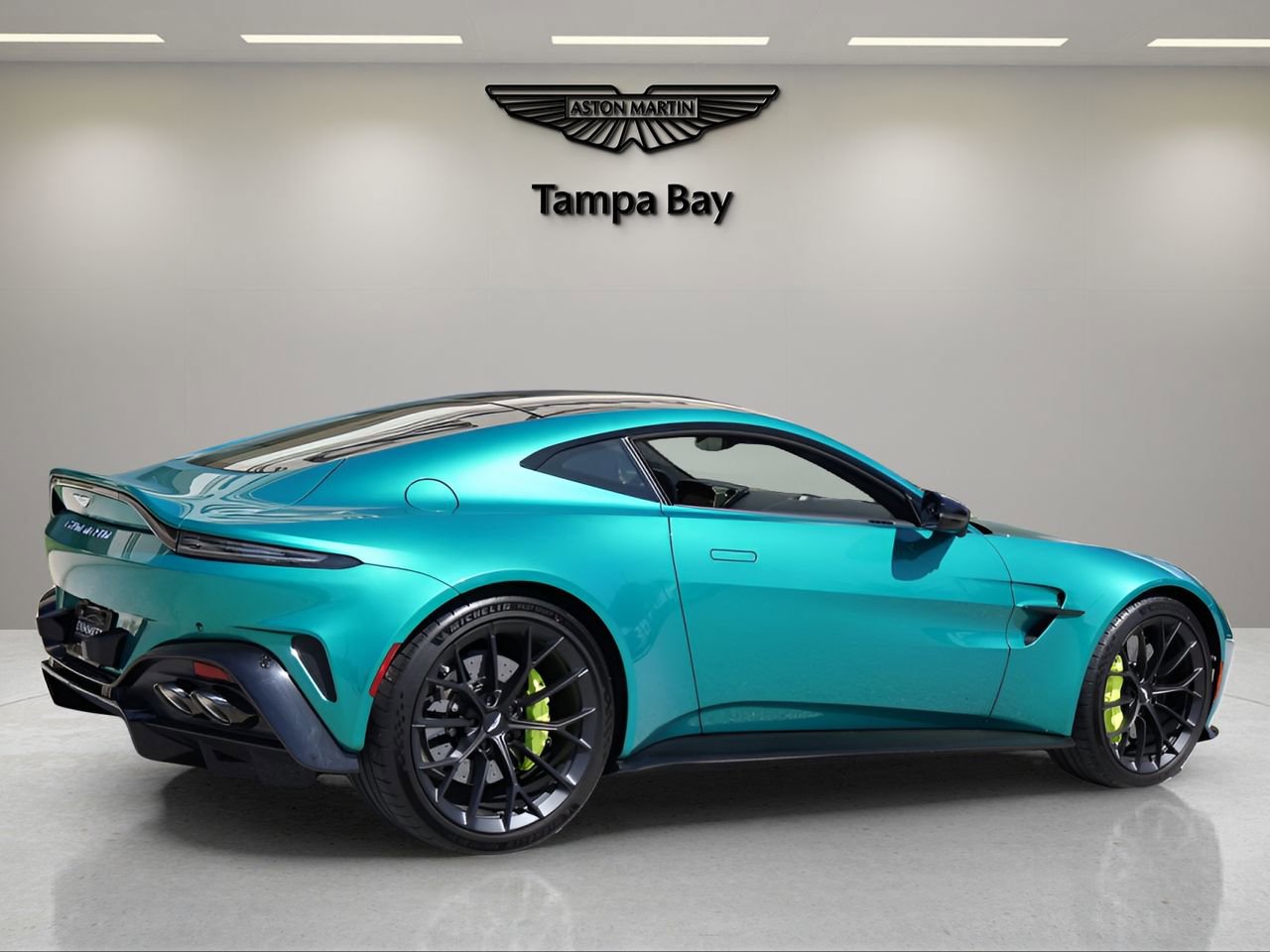 Used 2026 Aston Martin V8 Vantage Coupe image 4