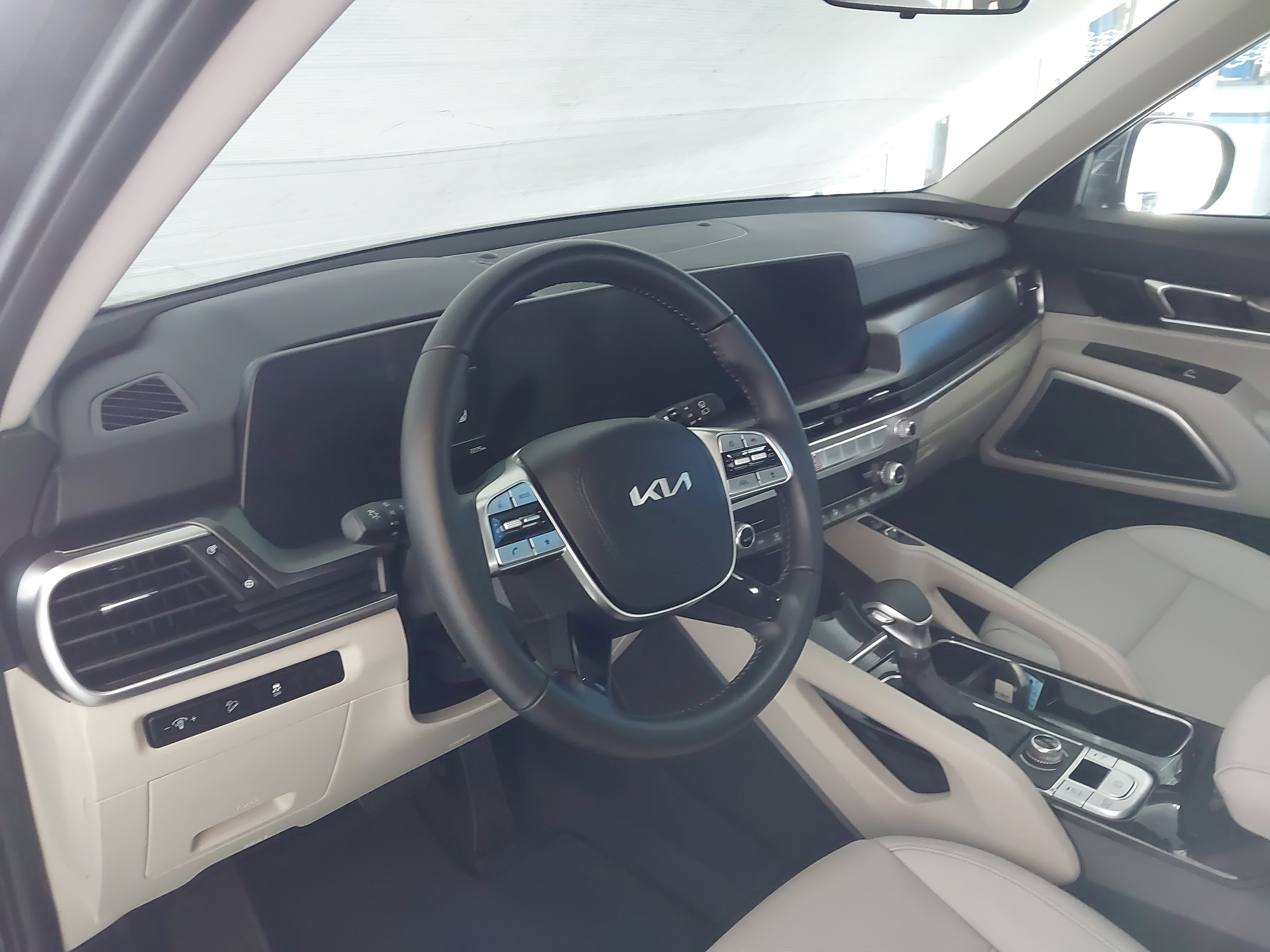 Used 2024 Kia Telluride S w/ S Sunroof Package image 2