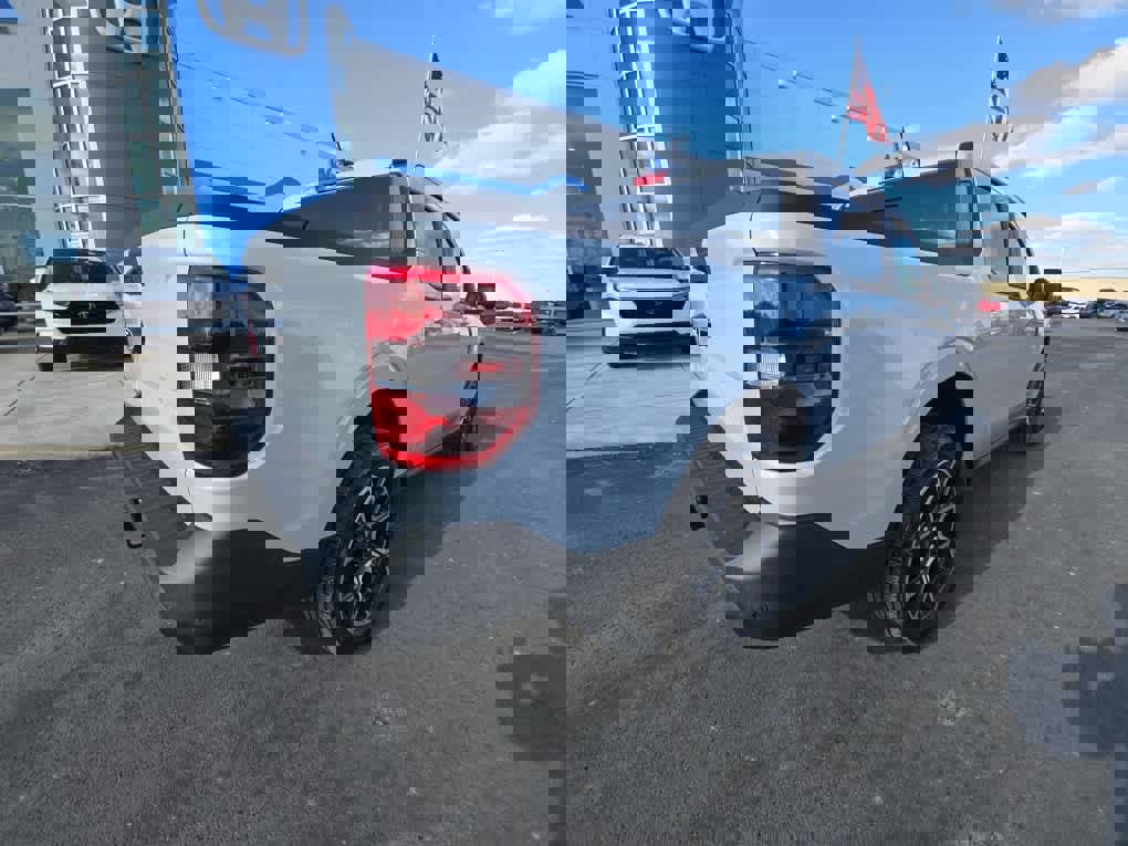 Used 2025 Ford Maverick Lariat w/ 4K Tow Package image 6