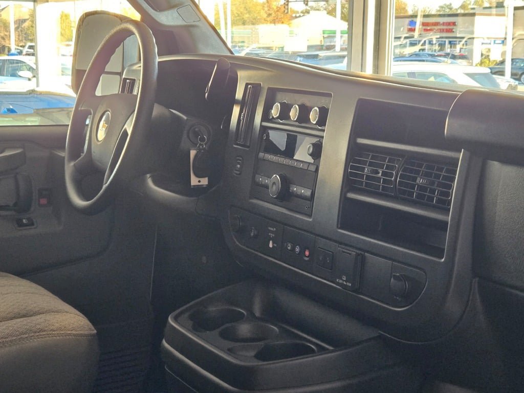 Used 2025 Chevrolet Express 3500 LT w/ LT Preferred Equipment Group RWD image 6