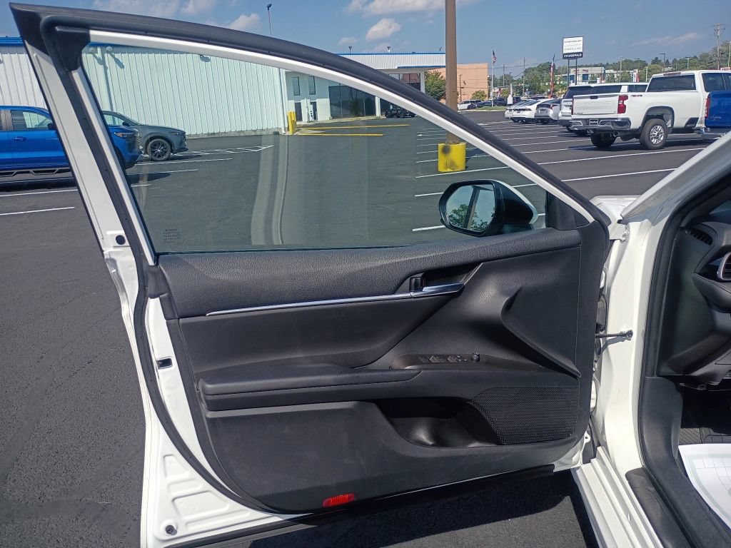 Used 2021 Toyota Camry SE FWD image 19