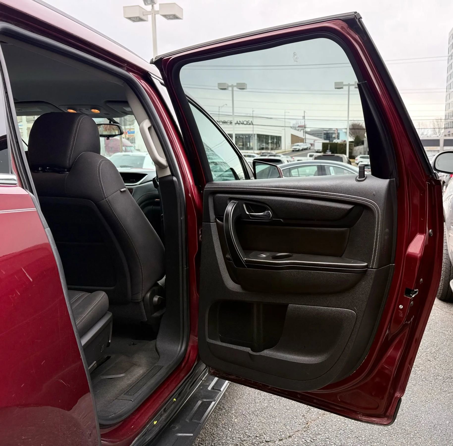 Used 2017 Chevrolet Traverse LT image 30