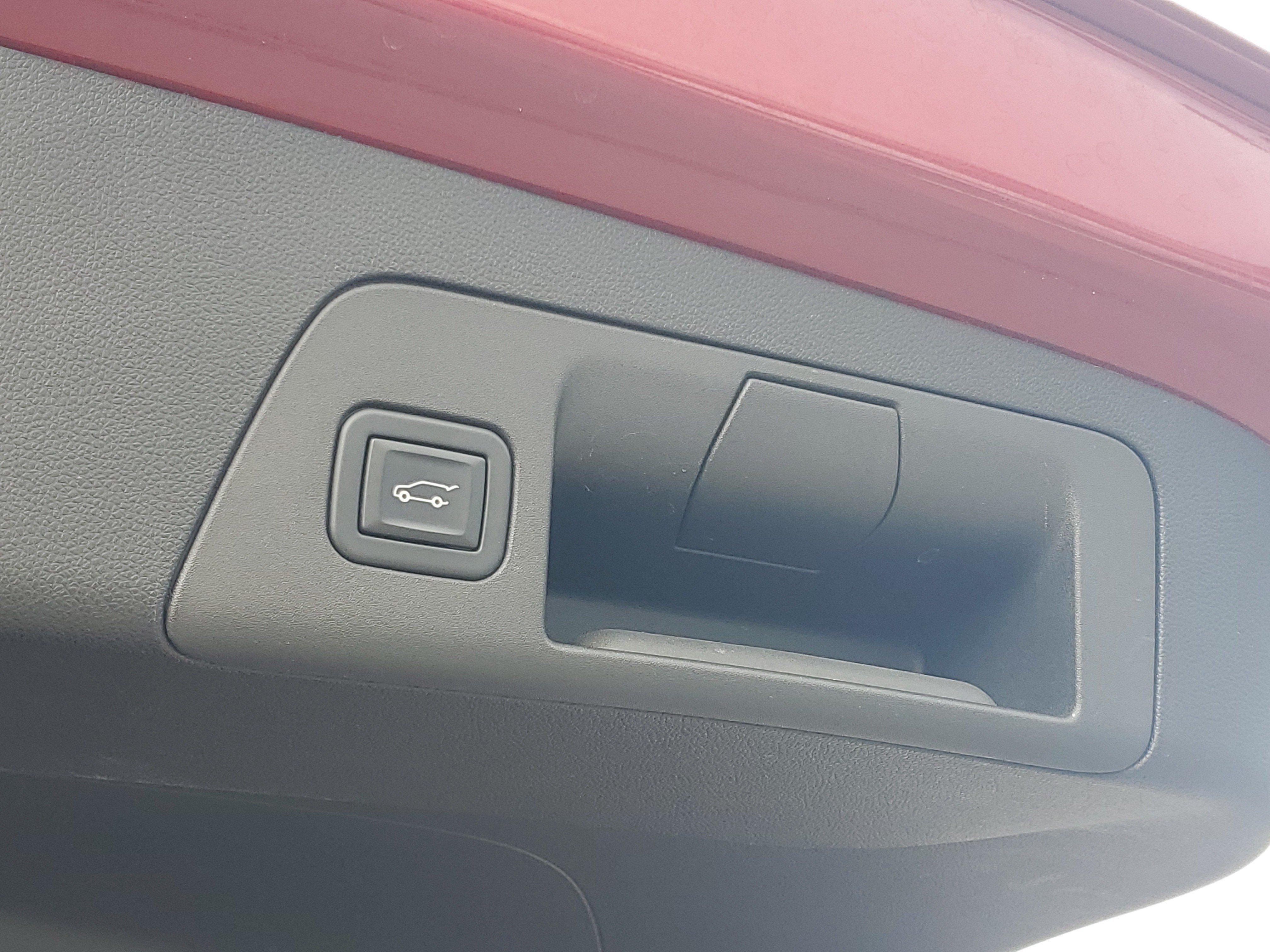 Used 2021 Buick Envision Essence w/ Technology Package I FWD image 8