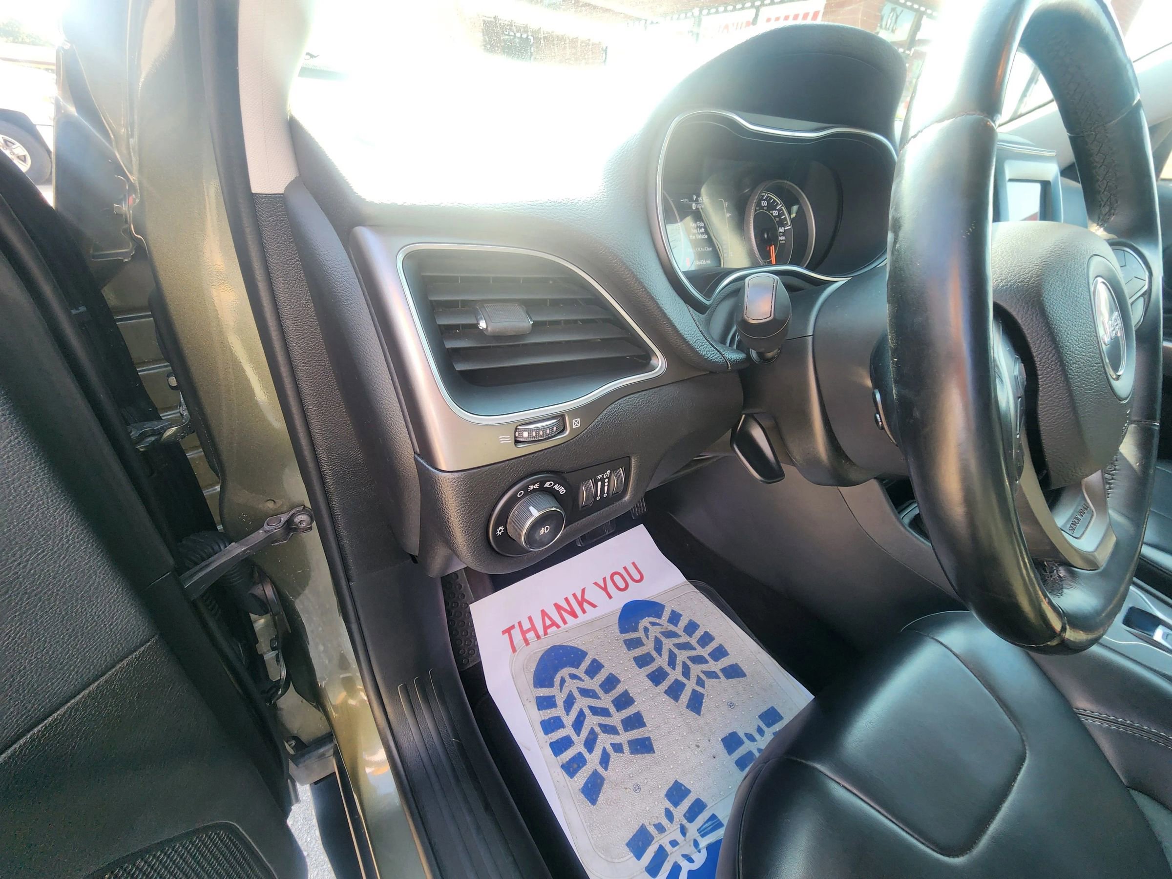 Used 2019 Jeep Cherokee Latitude Plus image 10