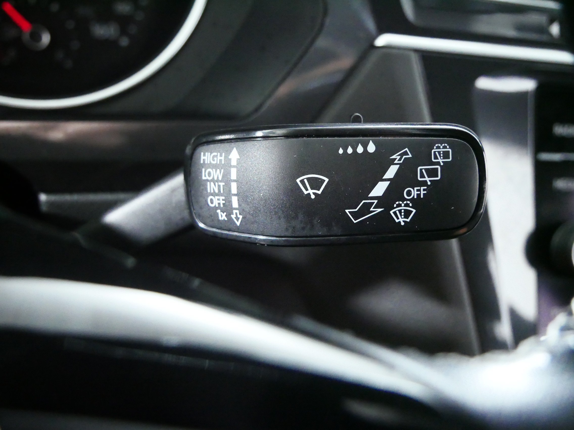 Used 2021 Volkswagen Tiguan SE R-Line AWD/4WD image 32
