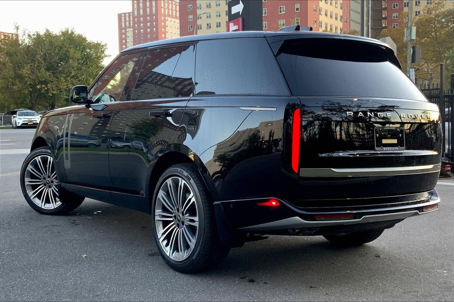 New 2025 Land Rover Range Rover SE image 12