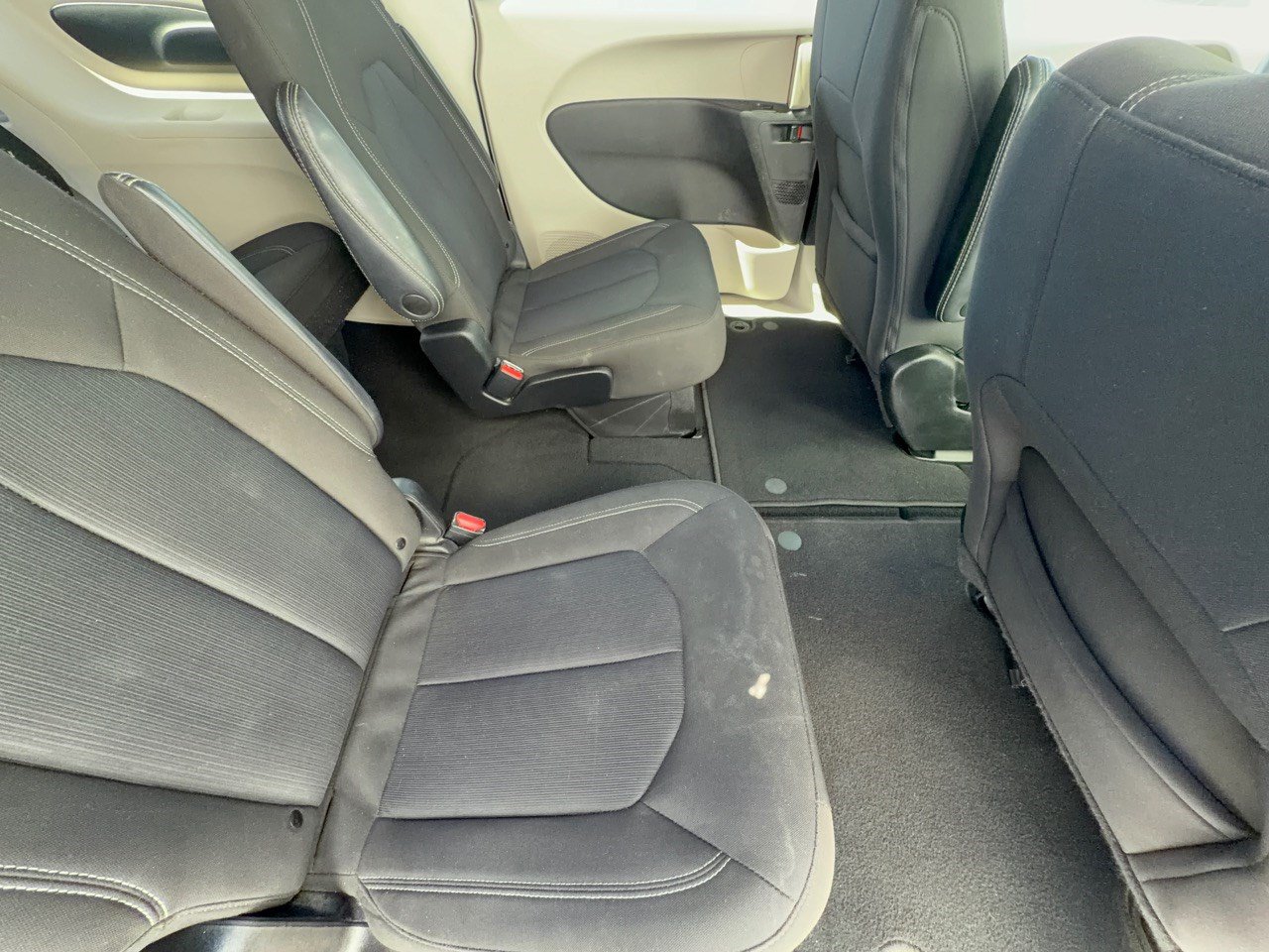 Used 2023 Chrysler Voyager LX FWD image 29