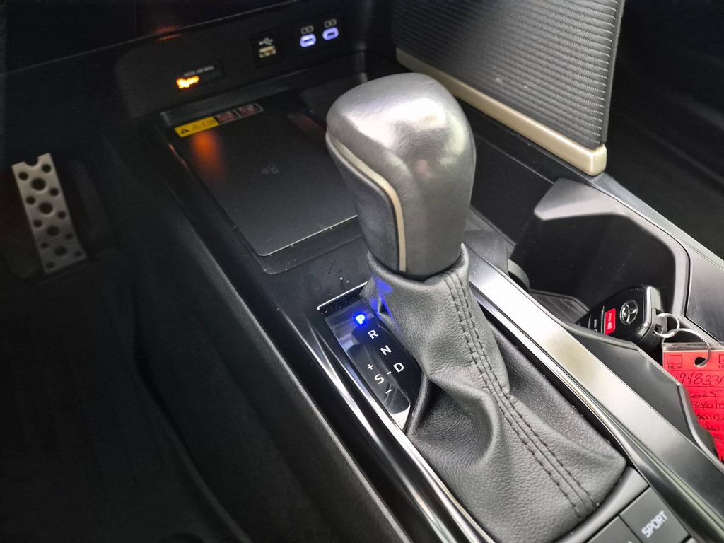 Used 2025 Toyota Camry SE w/ Convenience Package FWD image 17