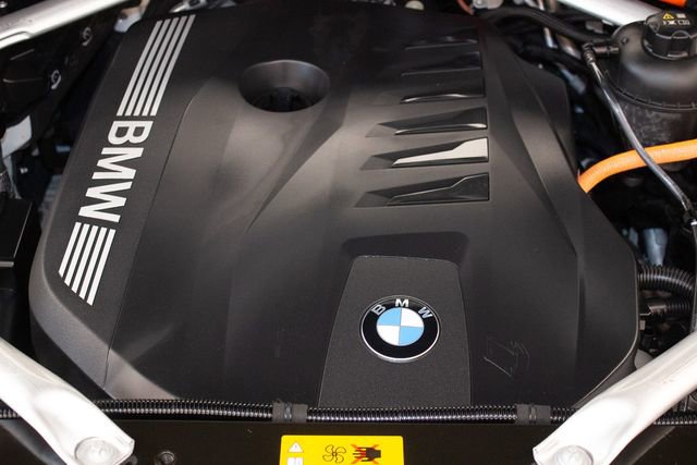 Used 2025 BMW X5 xDrive50e image 4