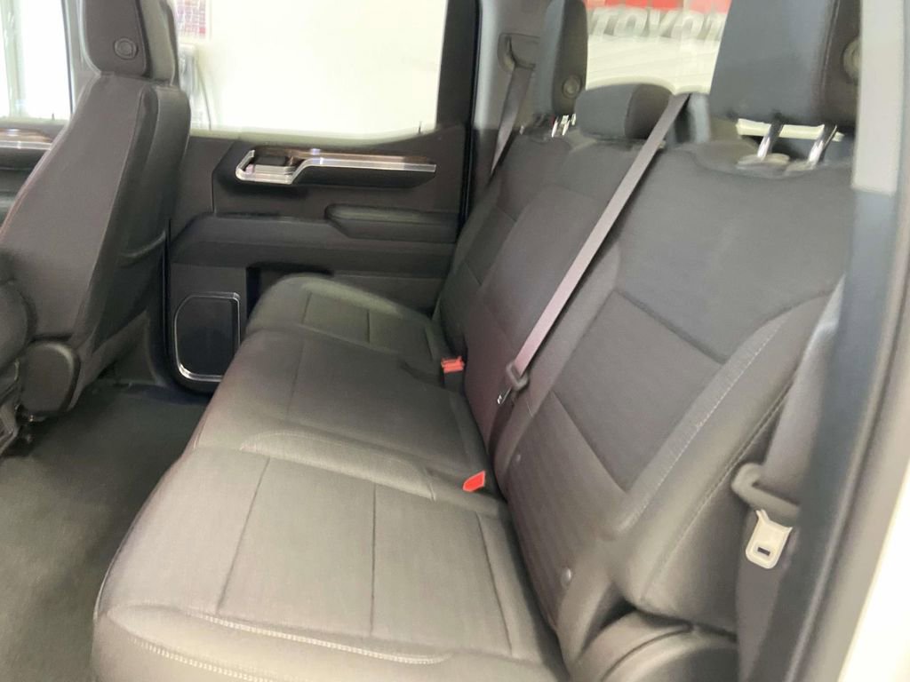 Used 2023 Chevrolet Silverado 1500 LT AWD/4WD image 16