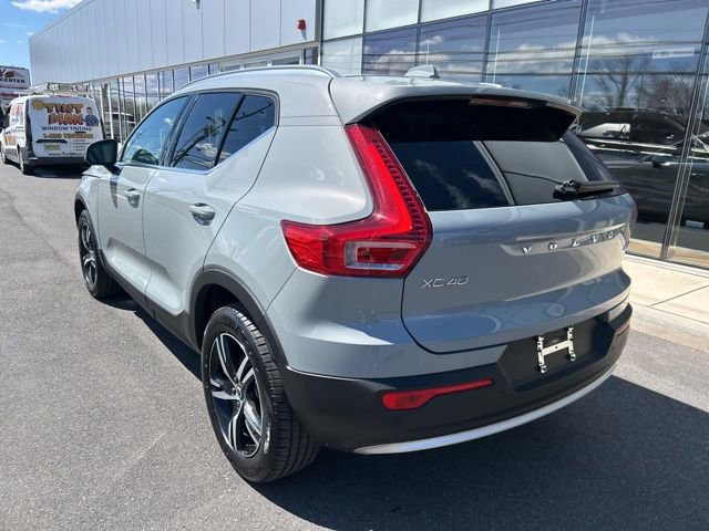 Used 2025 Volvo XC40 B5 Core AWD/4WD image 3
