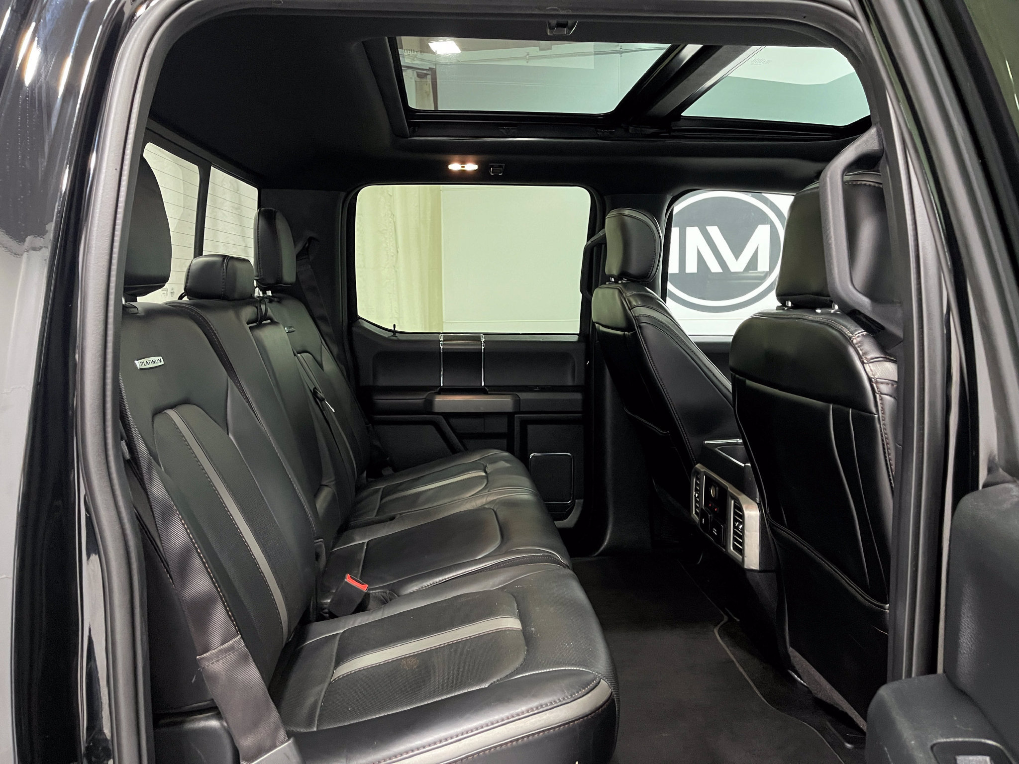 Used 2018 Ford F150 Platinum w/ Equipment Group 701A Luxury AWD/4WD image 31