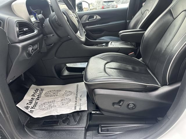 Used 2023 Chrysler Pacifica Limited w/ Uconnect Theater Family Group FWD image 48