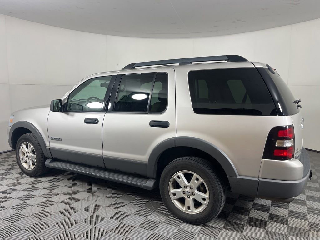Used 2006 Ford Explorer XLT AWD/4WD image 8