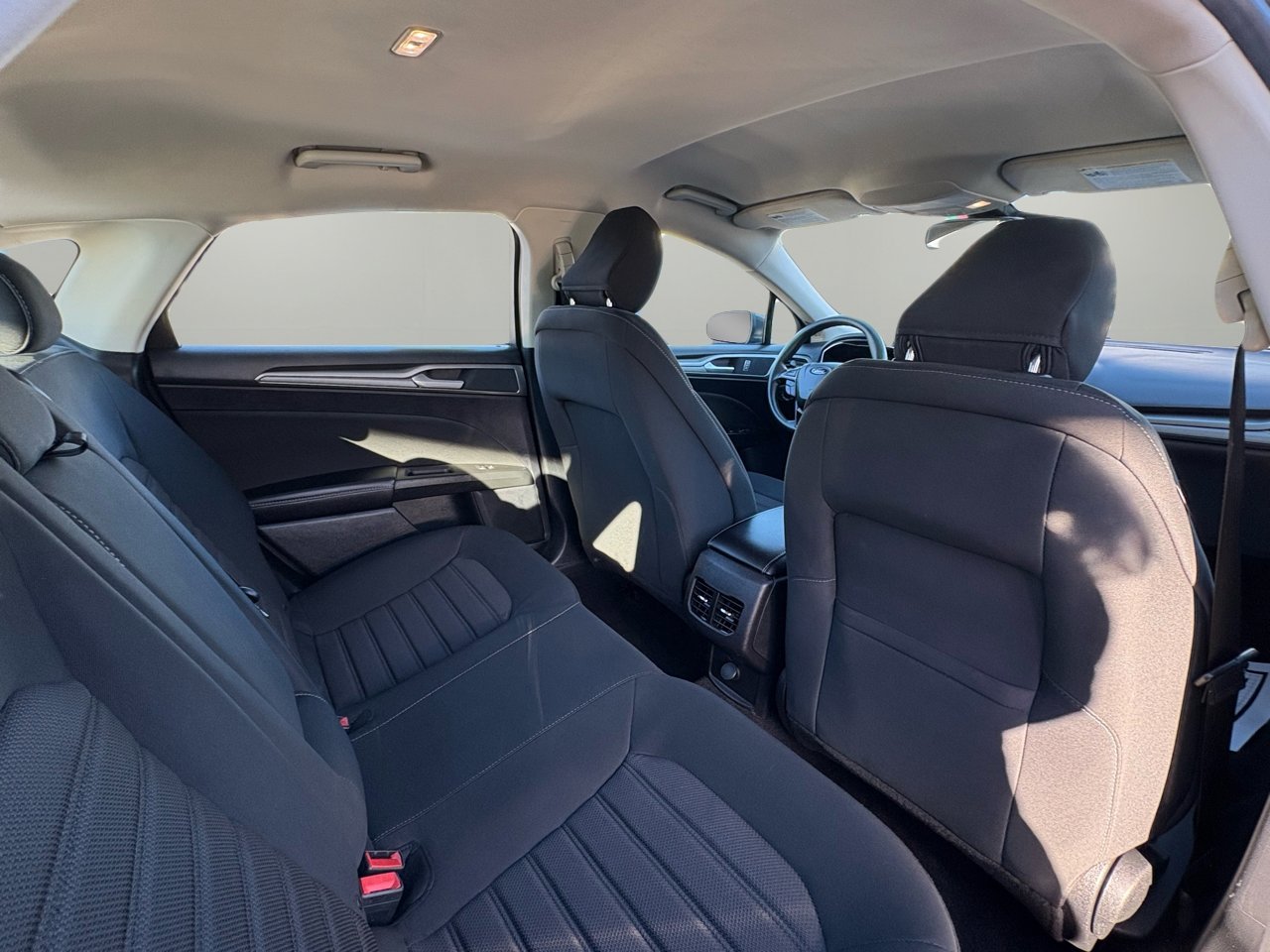 Used 2020 Ford Fusion SE image 29