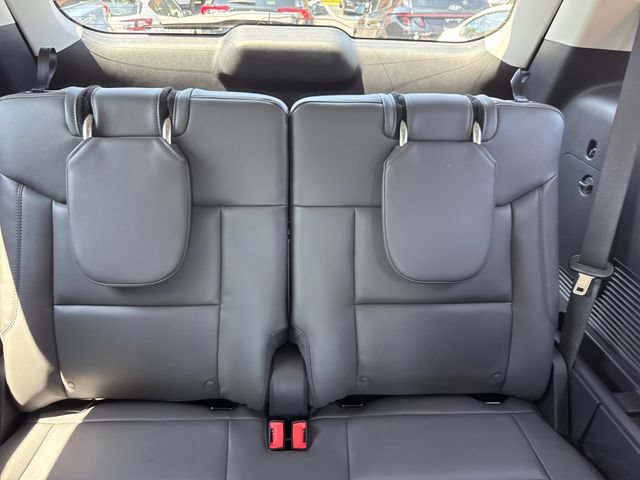 Used 2025 Ford Explorer Active w/ Active Comfort Package AWD/4WD image 31