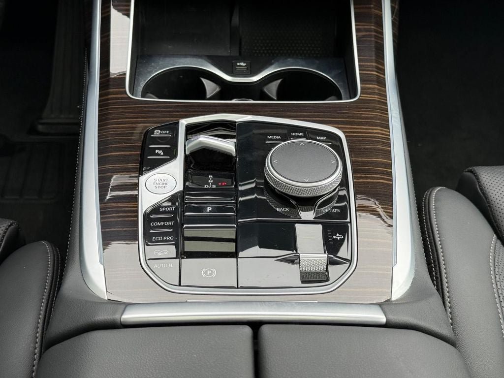 Used 2025 BMW X7 xDrive40i AWD/4WD image 13