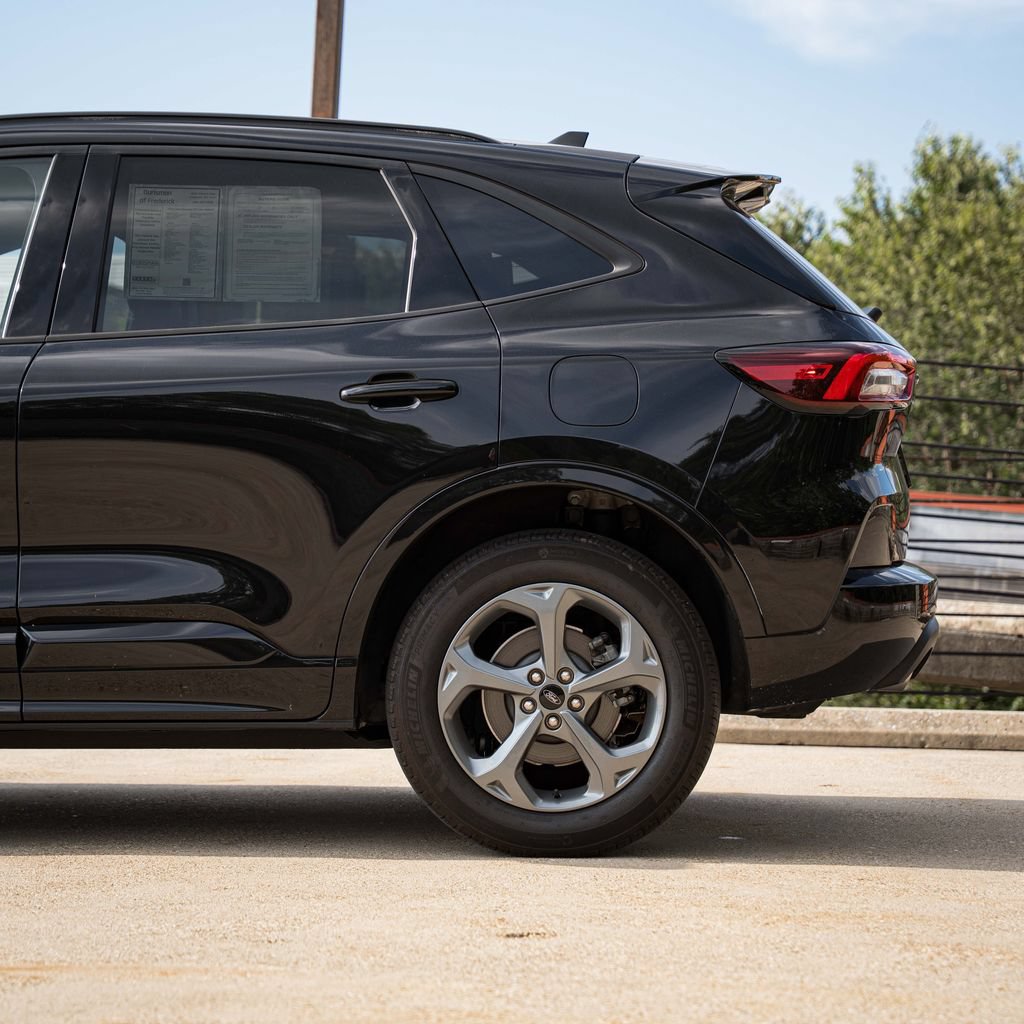 Used 2023 Ford Escape ST-Line Select AWD/4WD image 4