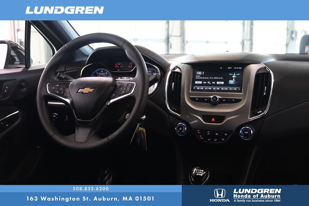 Used 2018 Chevrolet Cruze LT FWD image 4