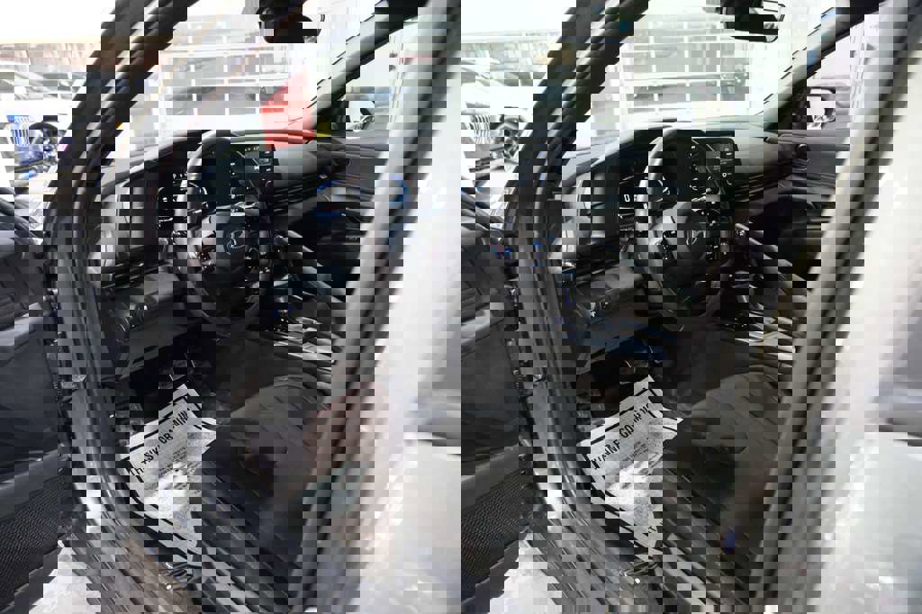 Used 2025 Hyundai Elantra Sport image 15