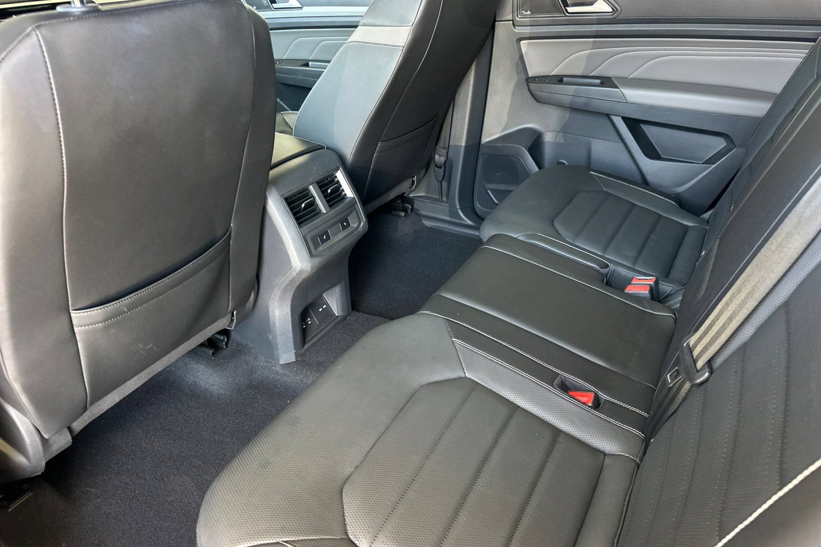 Used 2023 Volkswagen Atlas Cross Sport SEL Premium R-Line AWD/4WD image 12