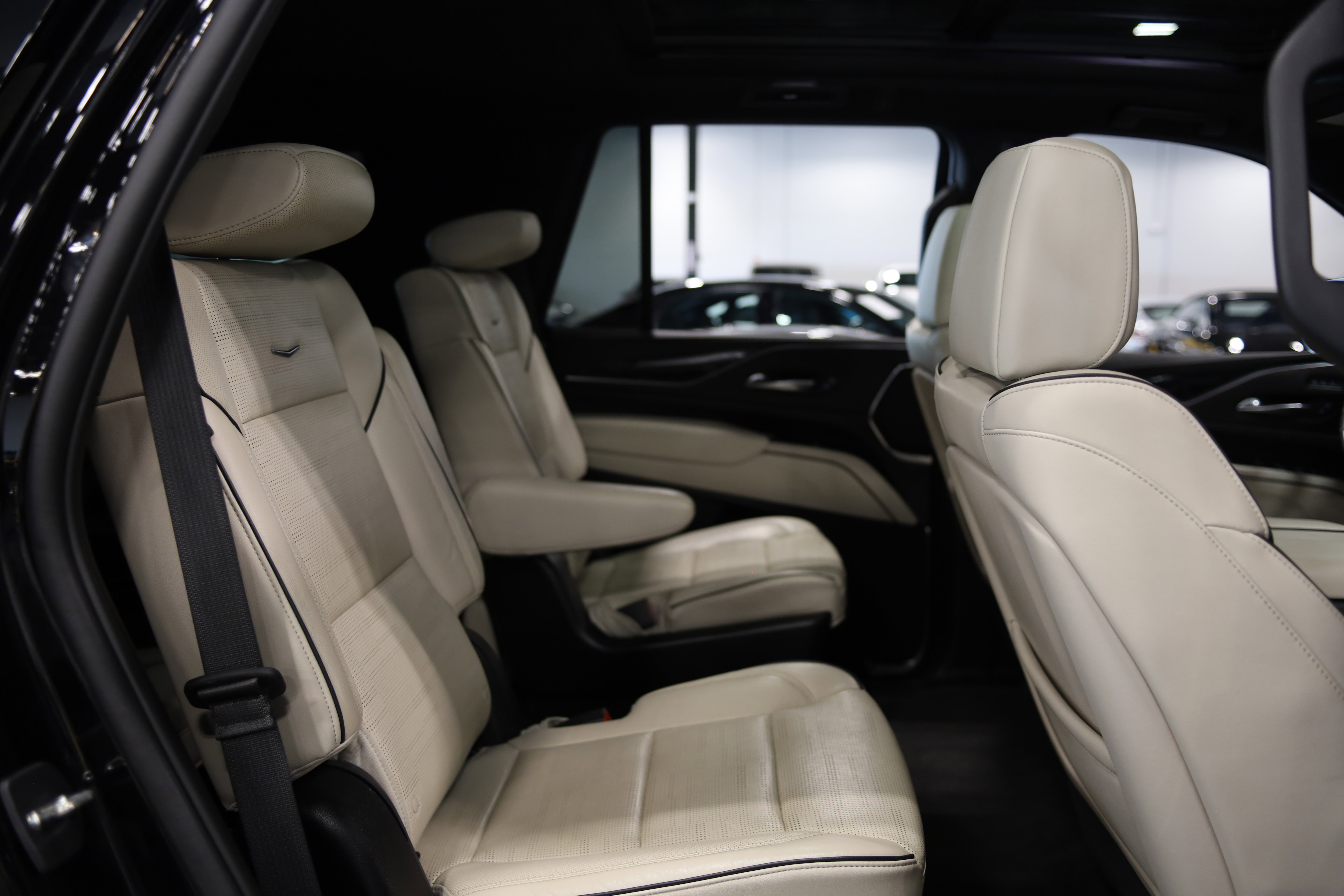 Used 2022 Cadillac Escalade Sport w/ Touring Package AWD/4WD image 38