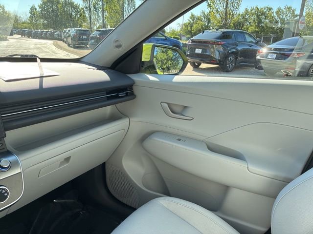 Used 2024 Hyundai Kona SE image 27